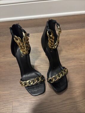 Qupid Highlight 49 Black Gold Chain‎ Leather 4in Heels Size 7